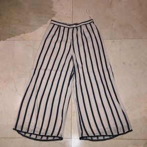 Super cute stripped pants with pattern on hem